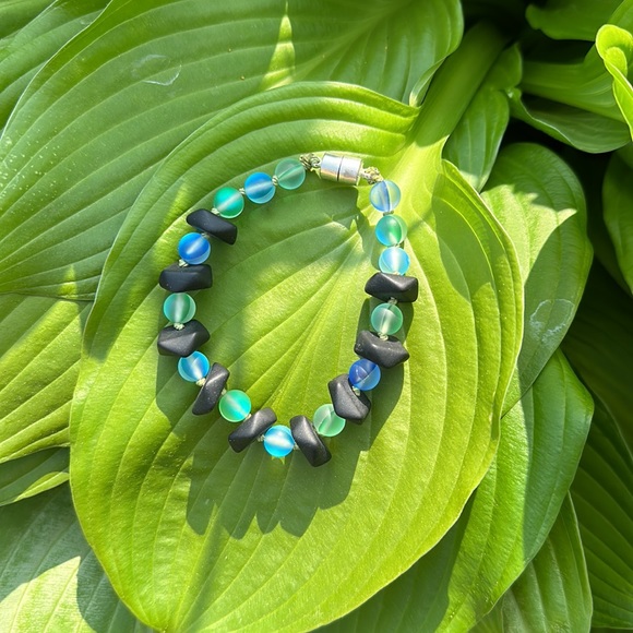 Blue and green bubbles magnetic bracelet - Picture 5 of 5